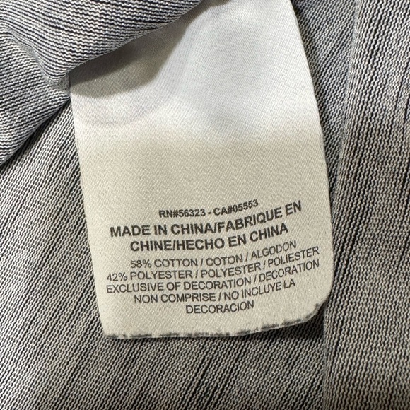 Nike Men's Gray Long Sleeve Athletic Top - Picture 7 of 7